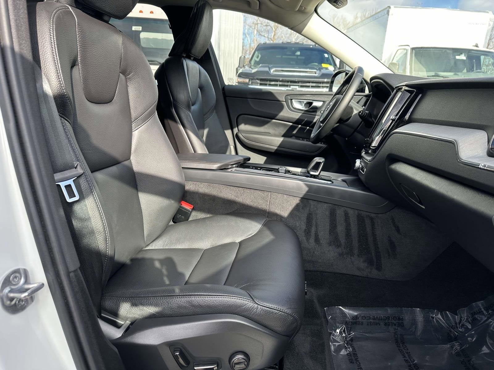 2025 Volvo XC60 Plus