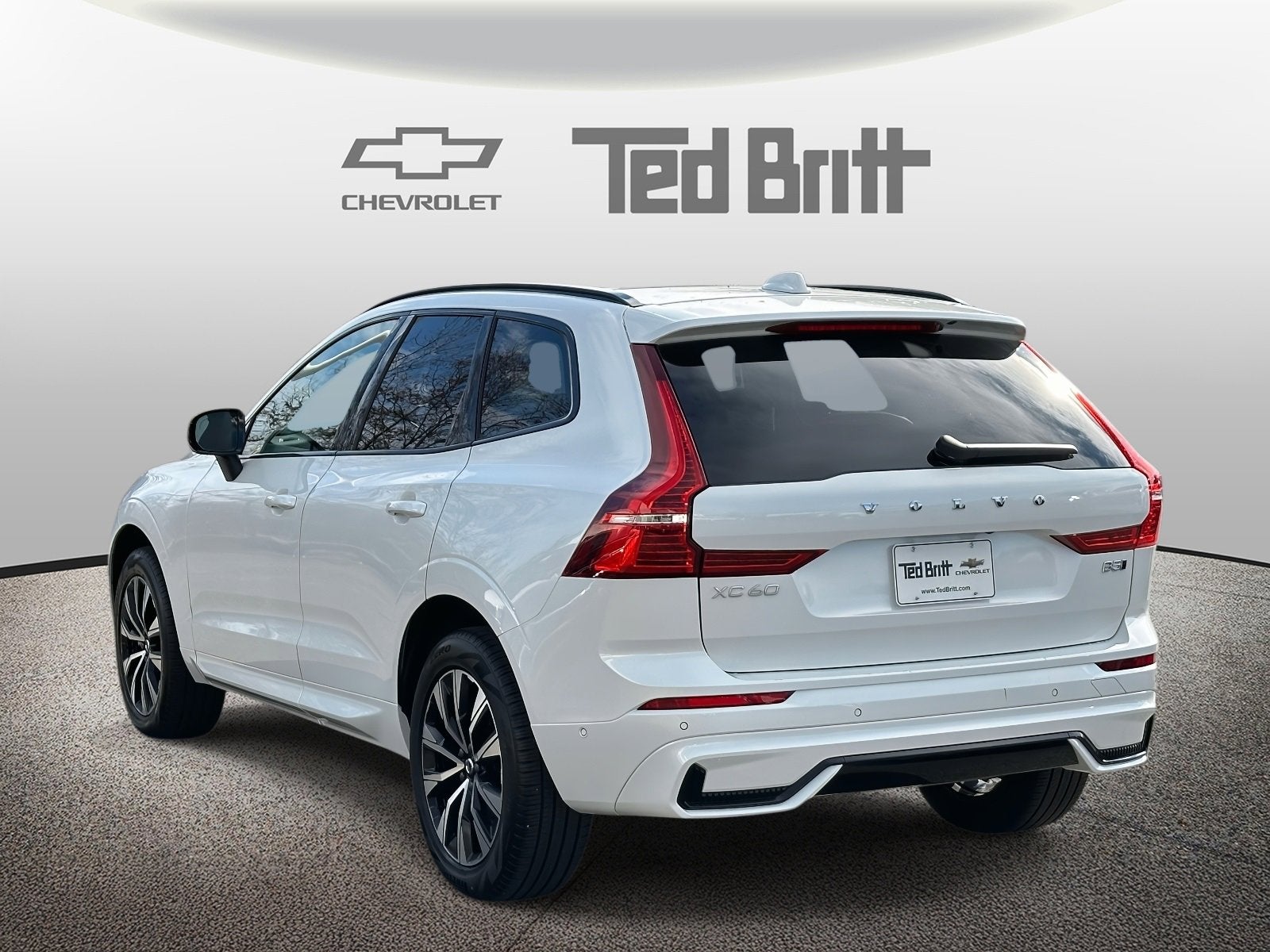 2025 Volvo XC60 Plus